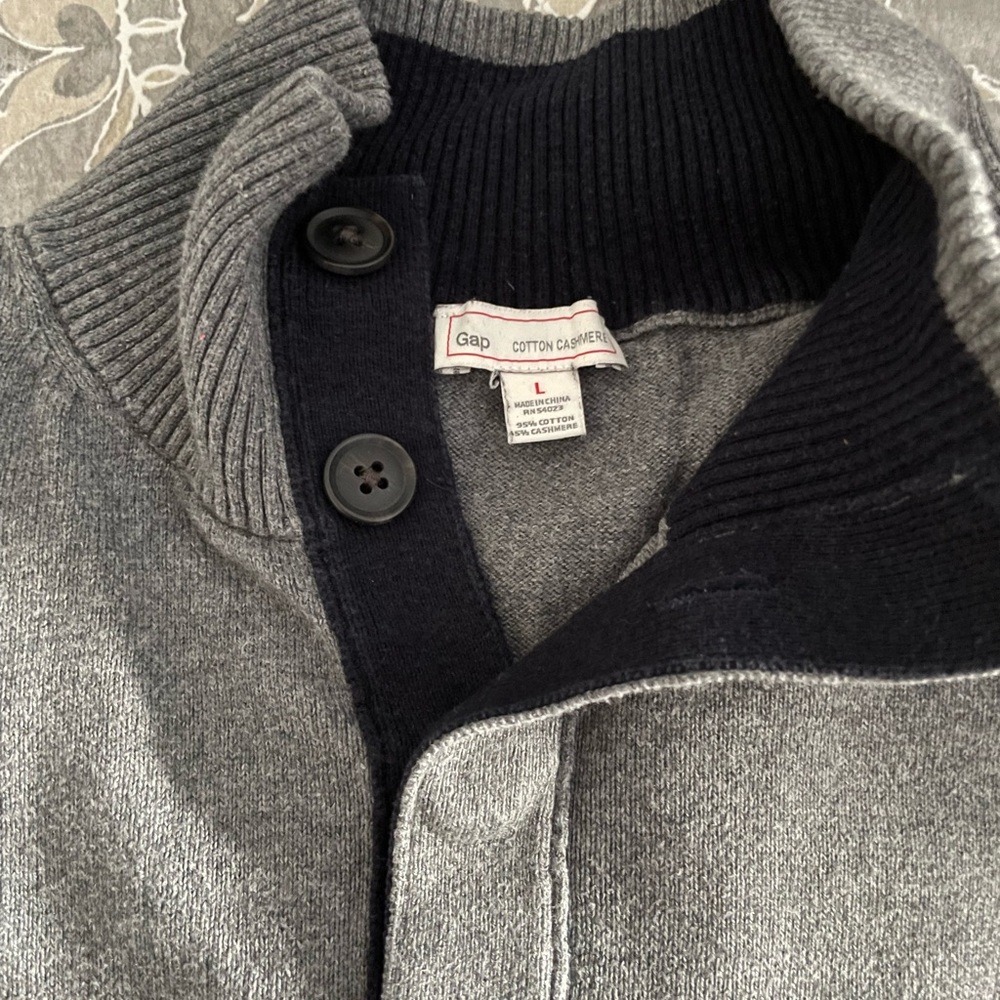 GAP Men's Charcoal Crewneck Sweater